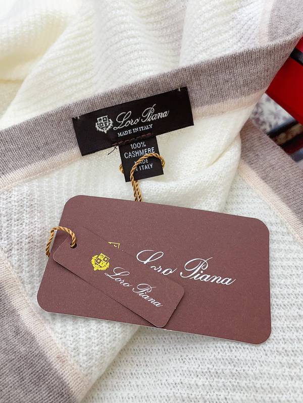Loro Piana Cloak LPC00034 Loro Piana Cloak LPC00034